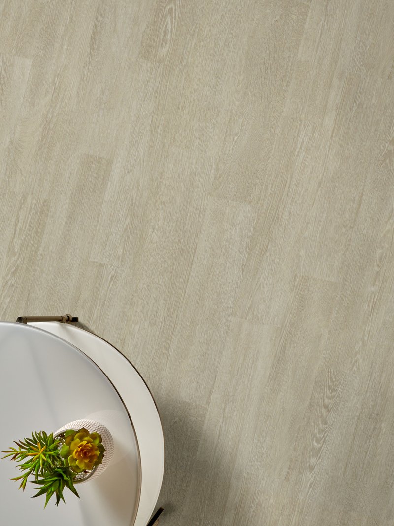 UV012_00761_Grab_MAIN_1221