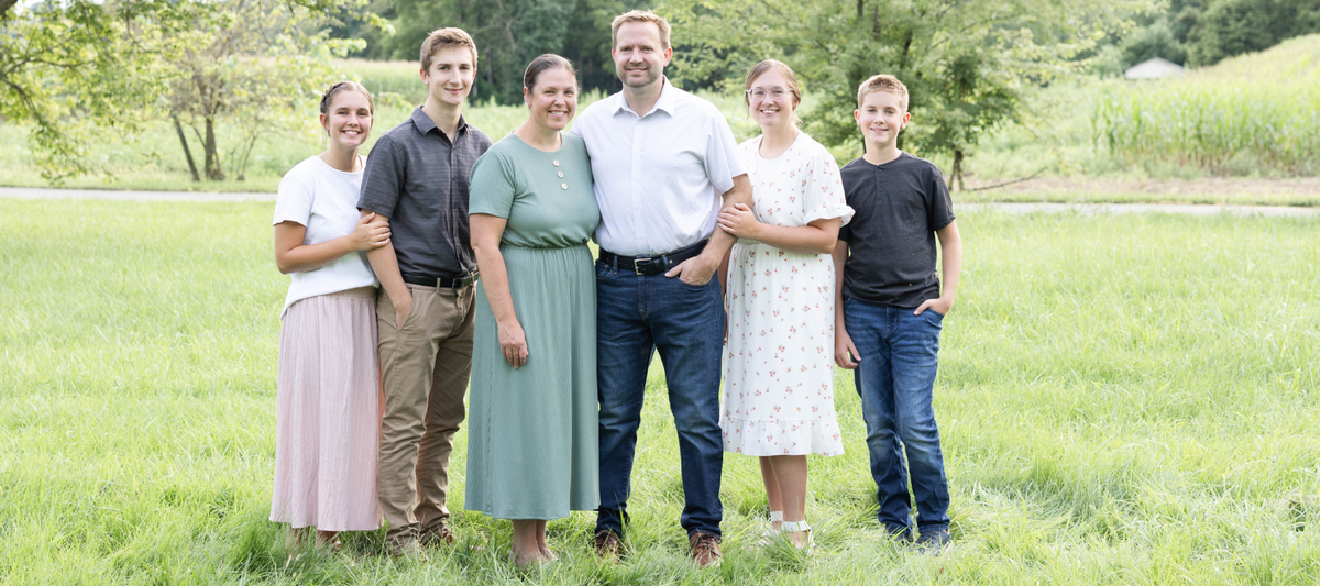 Nolt's-Family-Photo-1800x800